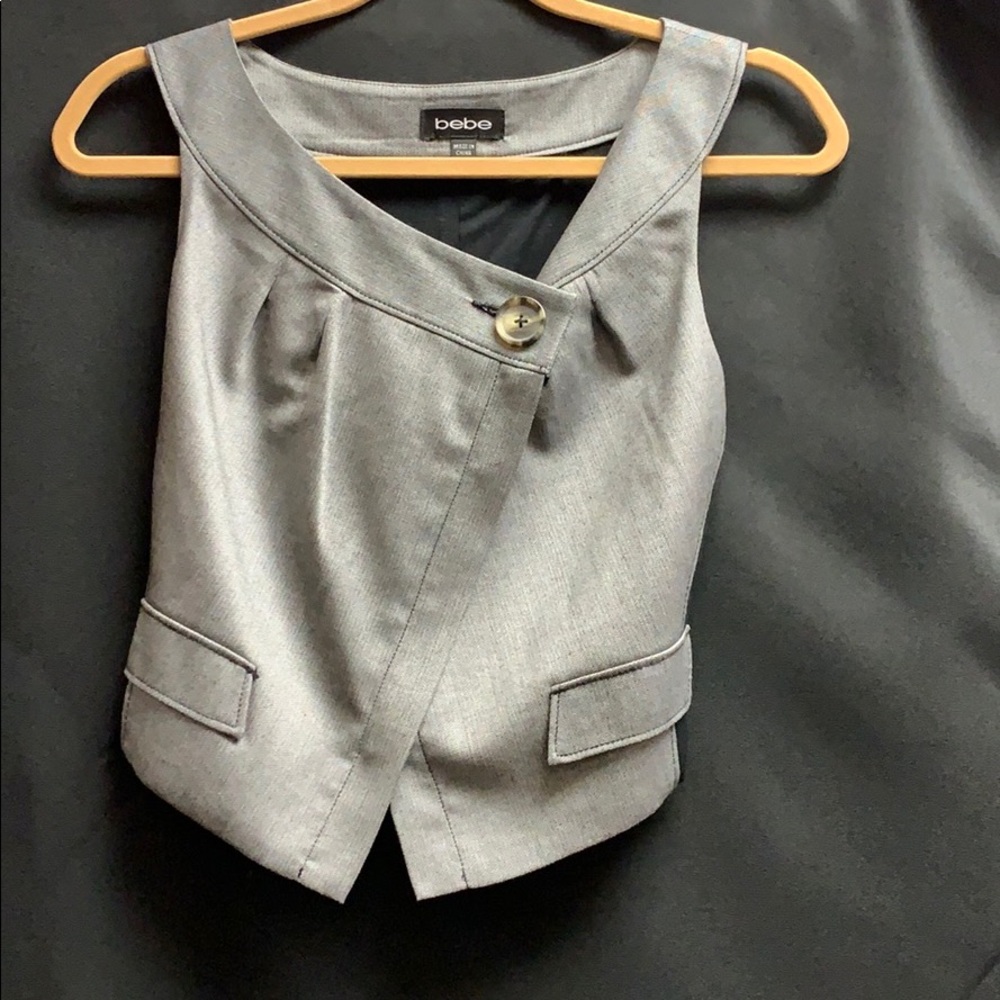 Bebe vest like suit top